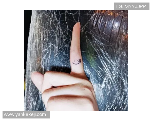 足球明星的笑脸纹身背后故事揭示了他们的奋斗与梦想